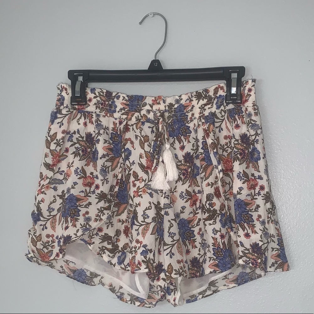American Eagle boutique shorts. Size: M